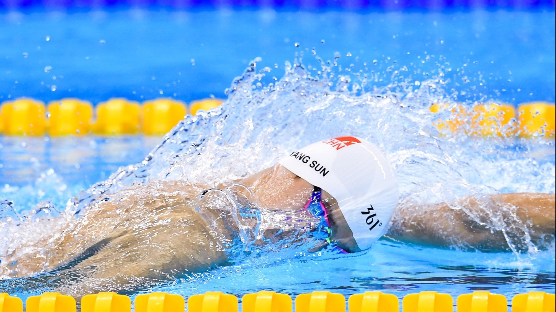 开云官方-拼搏精神：运动员克服伤病继续战斗，运动员拼搏事例