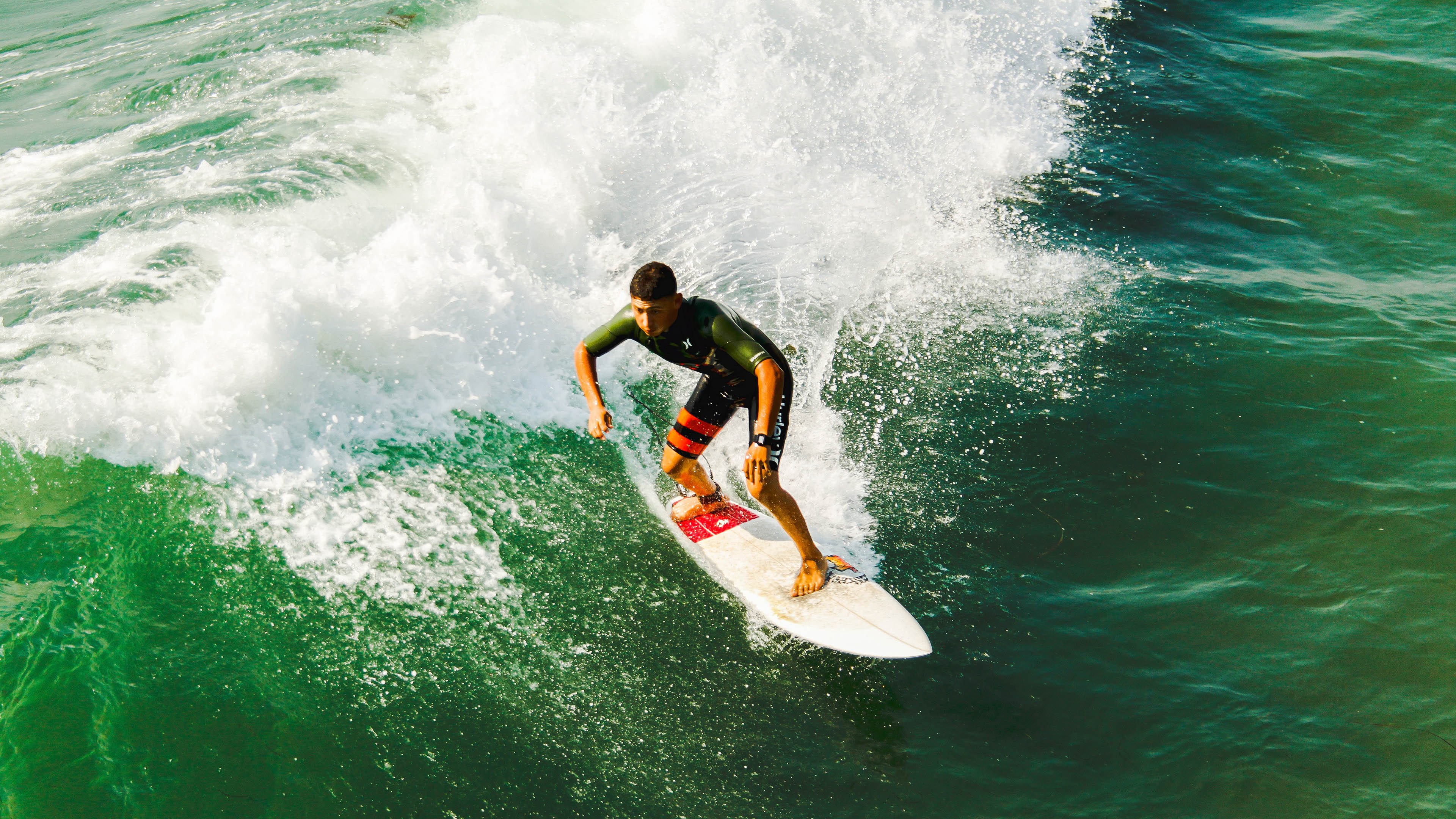 开云官方-未来“足球天王”崭露头角，欧冠舞台的新宠，未来足坛巨星